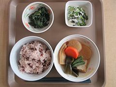 今月の昼食メニューの紹介 1/2