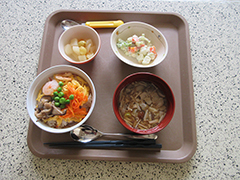 今月の昼食メニューの紹介 1/2